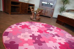 Detský guľatý koberec PUZZLE fialový
