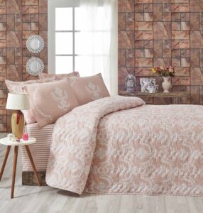 Přehoz přes postel na dvoulůžko s povlaky na polštáře Alanur 200×220 cm růžový